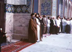 عکس از مرقد مرحوم علامه طهرانی یک روز پس از خاکسپاری